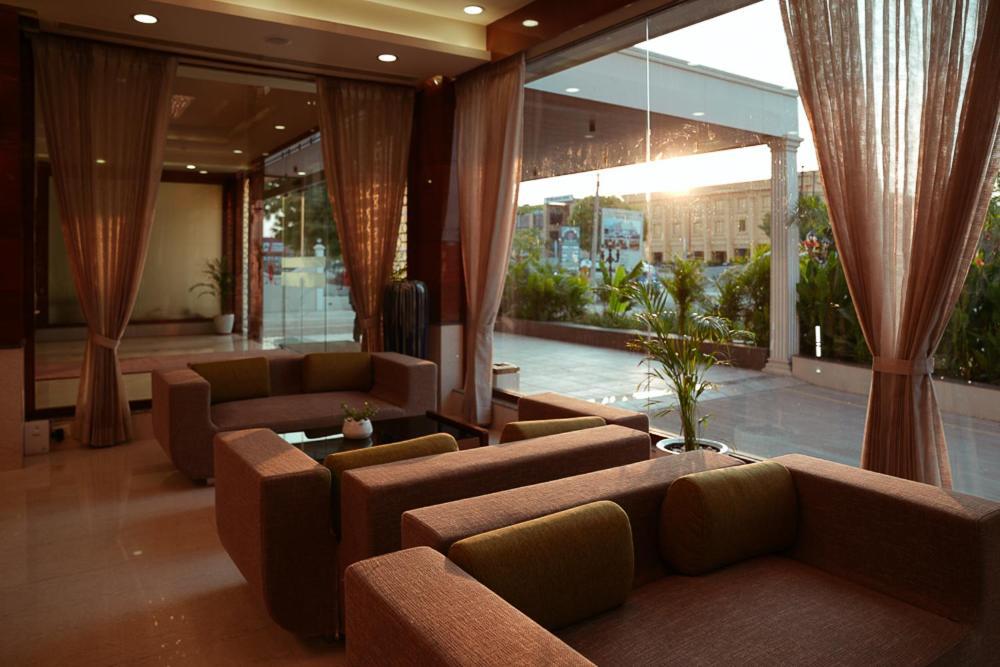 Ramee The Srinivas Palace ブジ エクステリア 写真