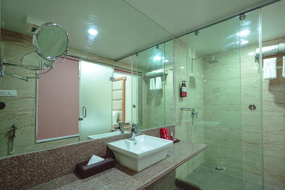 Ramee The Srinivas Palace ブジ エクステリア 写真