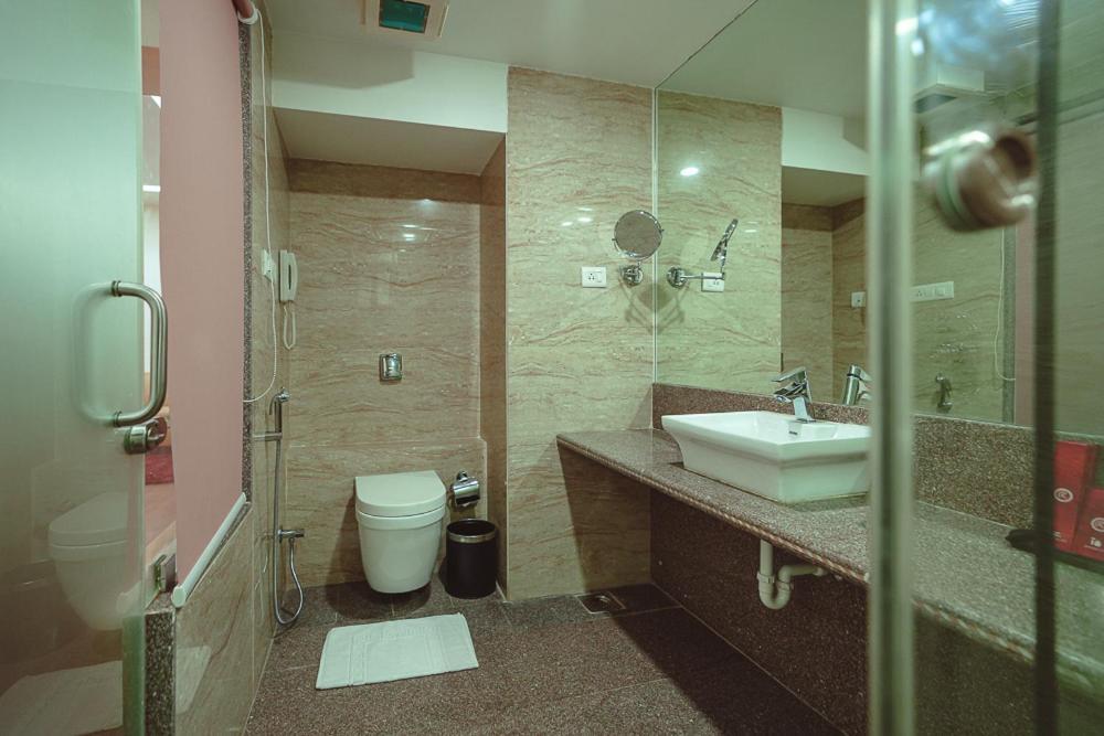 Ramee The Srinivas Palace ブジ エクステリア 写真