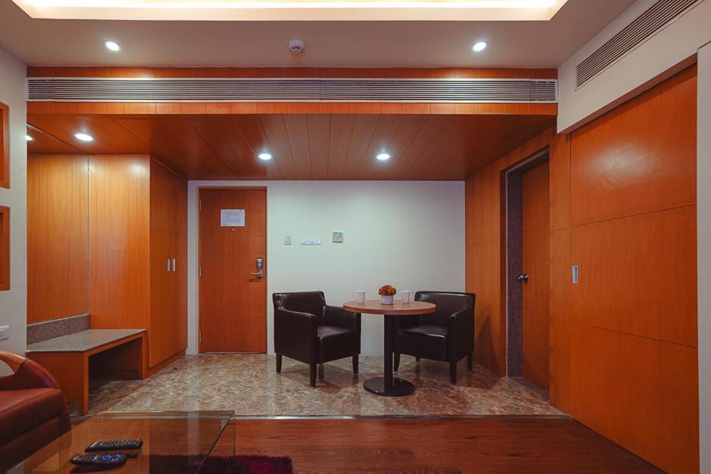 Ramee The Srinivas Palace ブジ エクステリア 写真